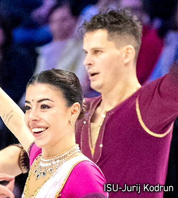 写真:カリナ アコポワ 選手 / ニキータ ラフマニン 選手